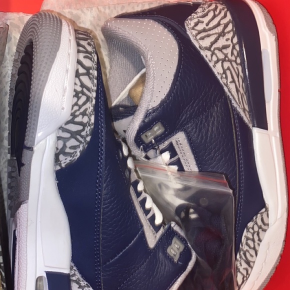 Jordan 3 Retro Georgetown - Picture 7 of 8